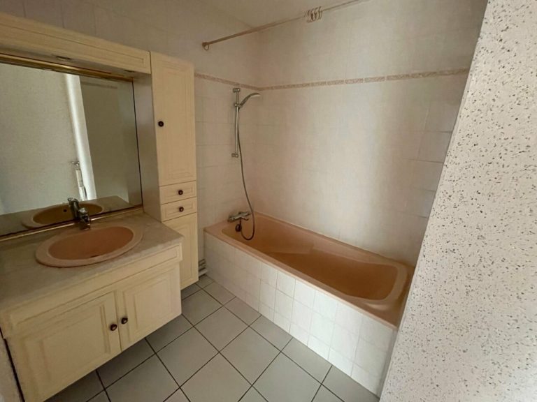 Rénovation d'une salle de bain totale (avant)